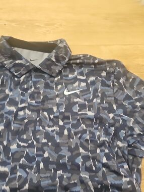 Nike  Dri Fit  Golf Shirt